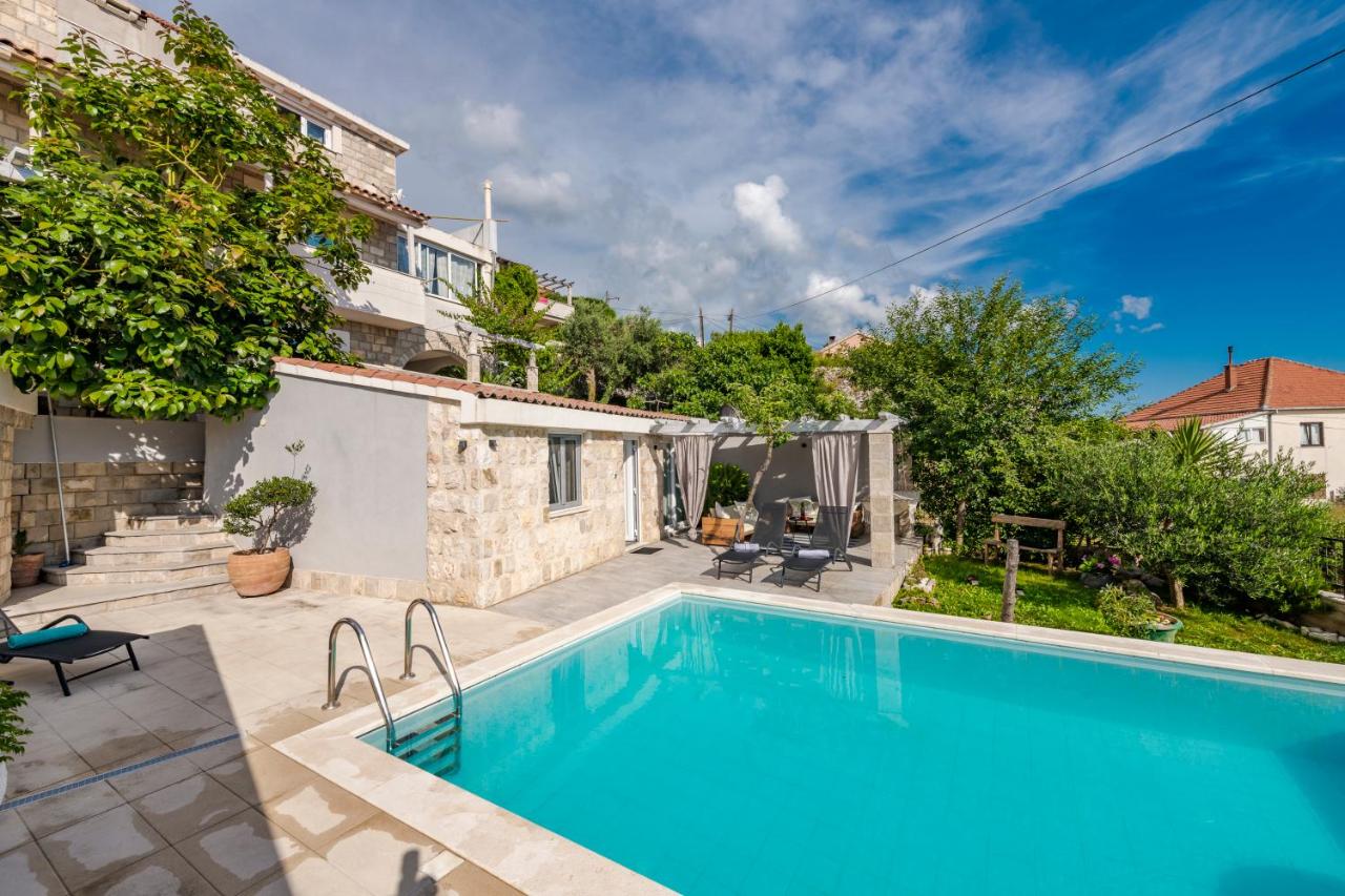 Villa Nedia - 2 Apartments with Private Pool & Sea View - B&B