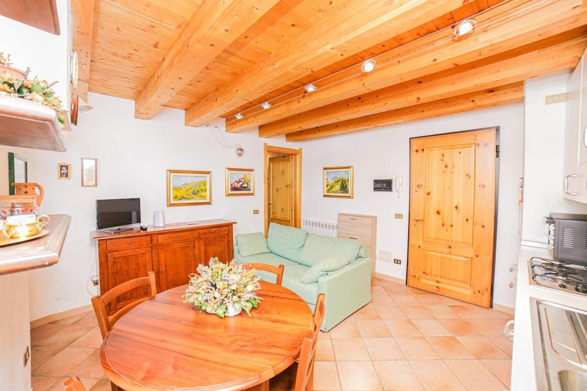 Casa dei Larici 300m from Piste - B&B Gressoney-La-Trinitè