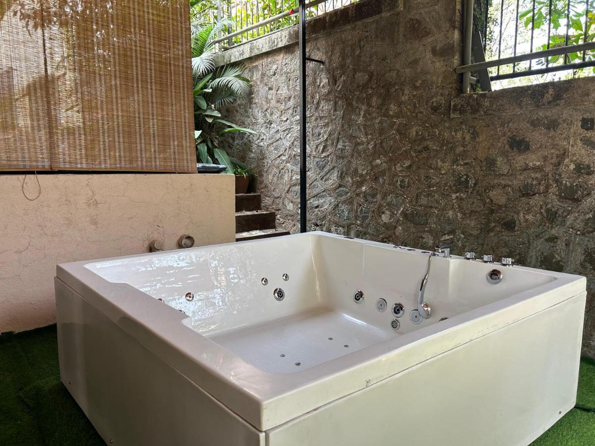 Stay Leisurely Boutique Suites and Apartments, Lonavala - B&B Lonavla