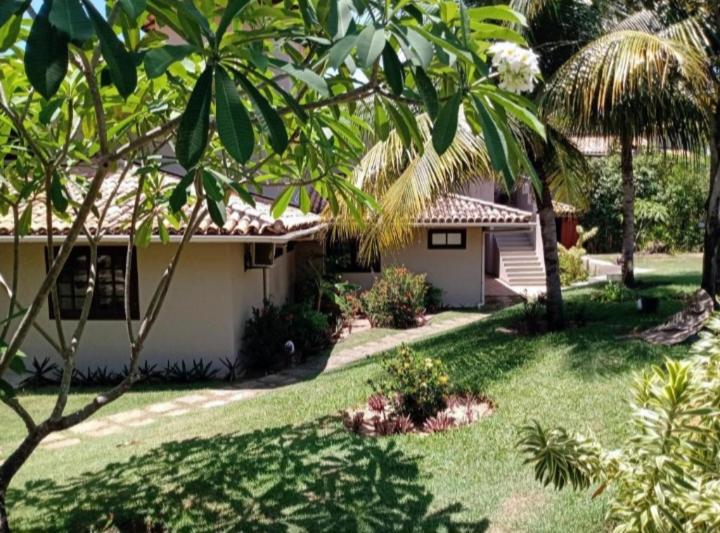 Condomínio Village praia de imbassai - B&B