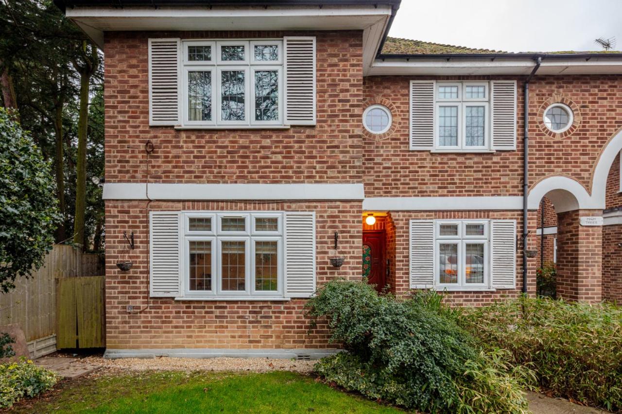 High Trees Place - 2 Bed Ground Floor Flat with free Parking - B&B Whetstone