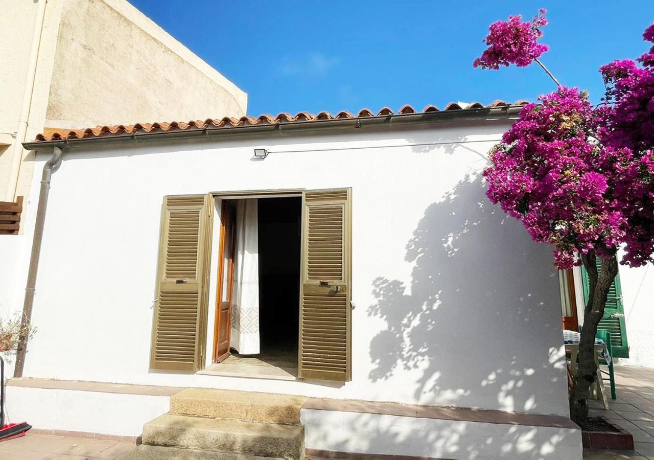 LaureLiving Holiday Home Casa Regina - Chambres d’hôtes La Maddalena