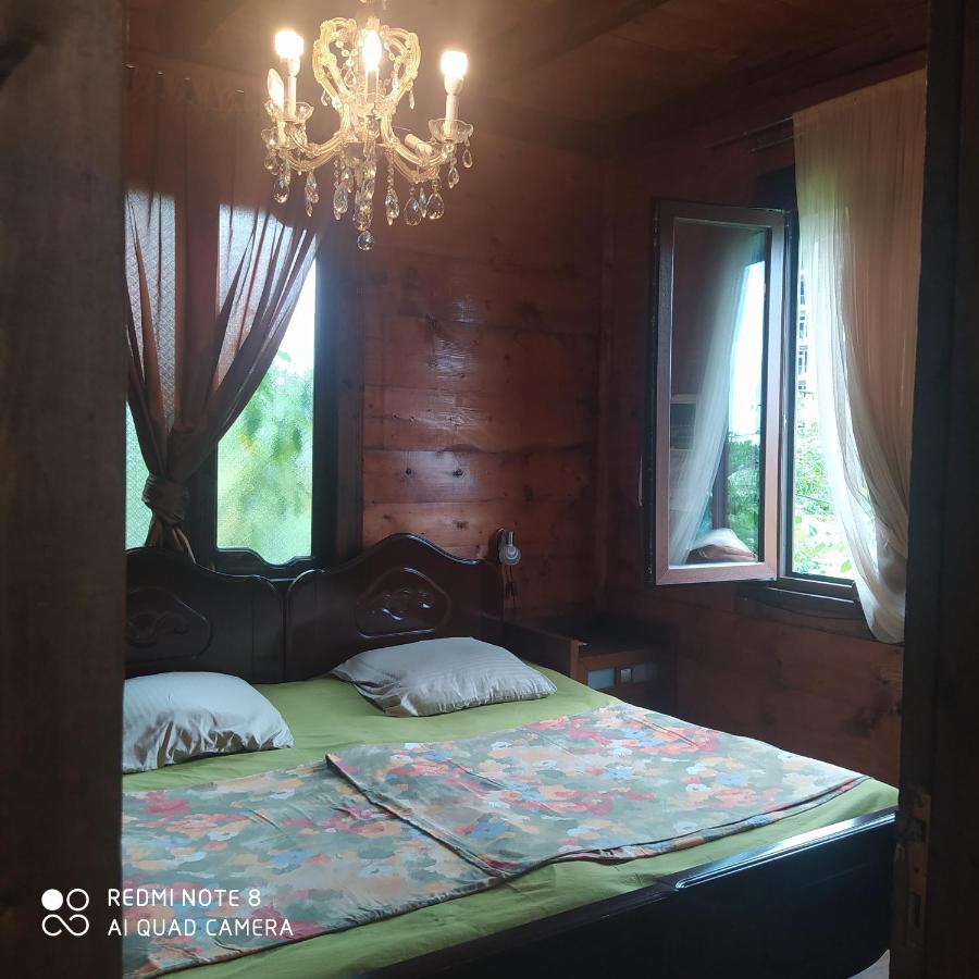Holiday chalet - Bed and Breakfast Batoemi