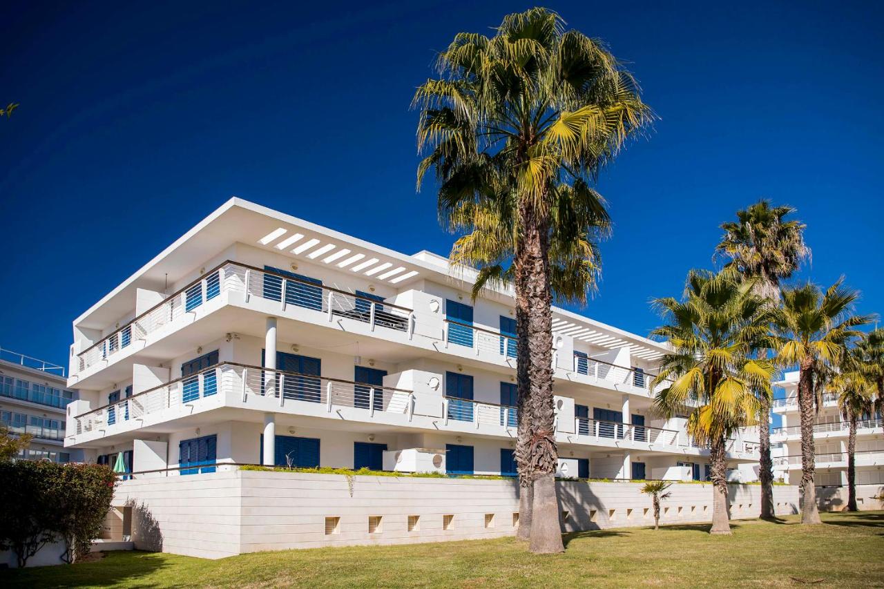 B06 - Top-Floor Marina 2 bed Apartment - B&B