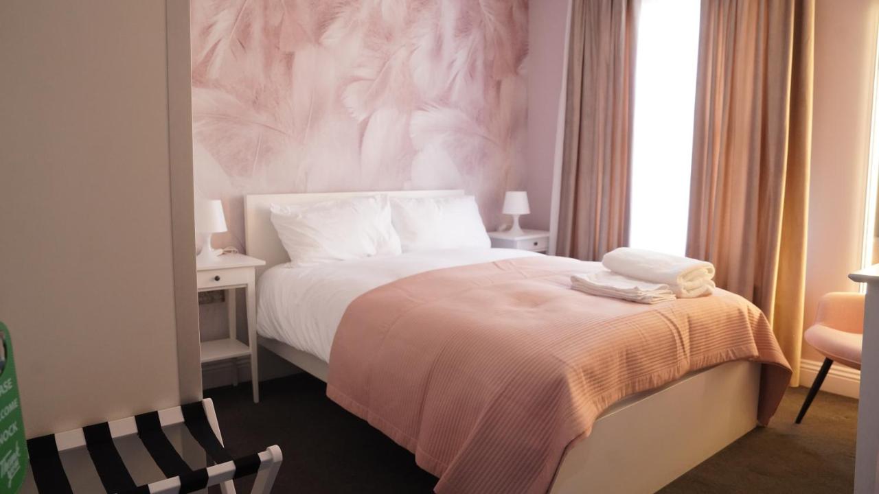 Tweepersoonskamer met Gedeelde Badkamer