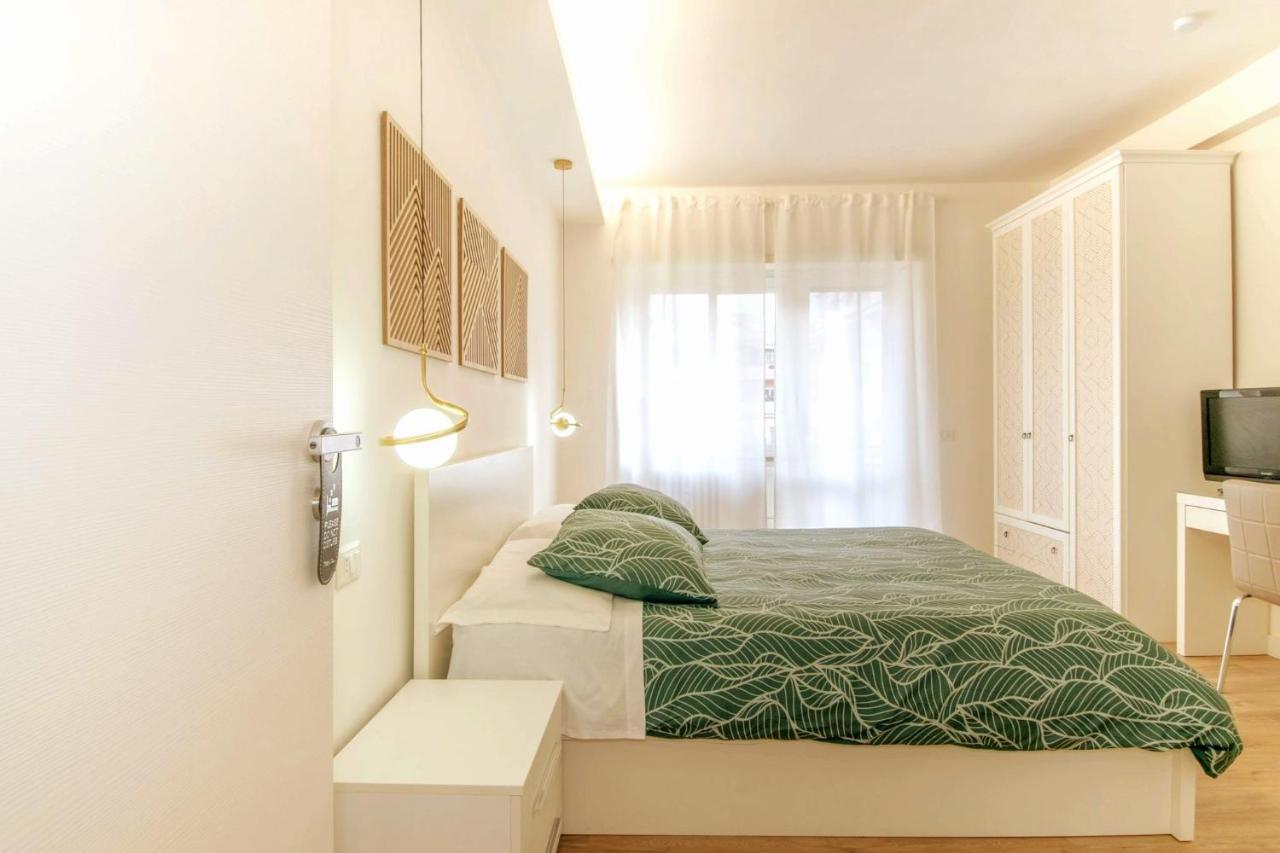Dreibettzimmer mit eigenem externen Bad