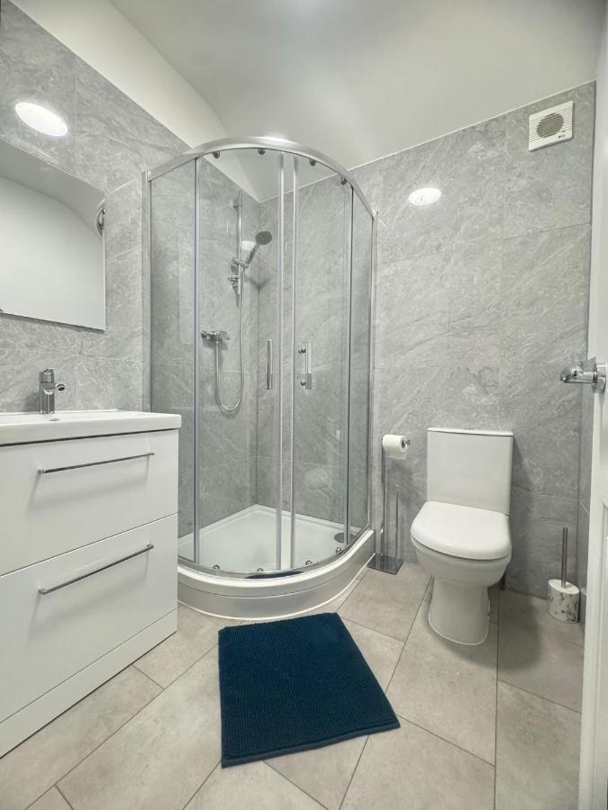 Twin Room with Shared Bathroom