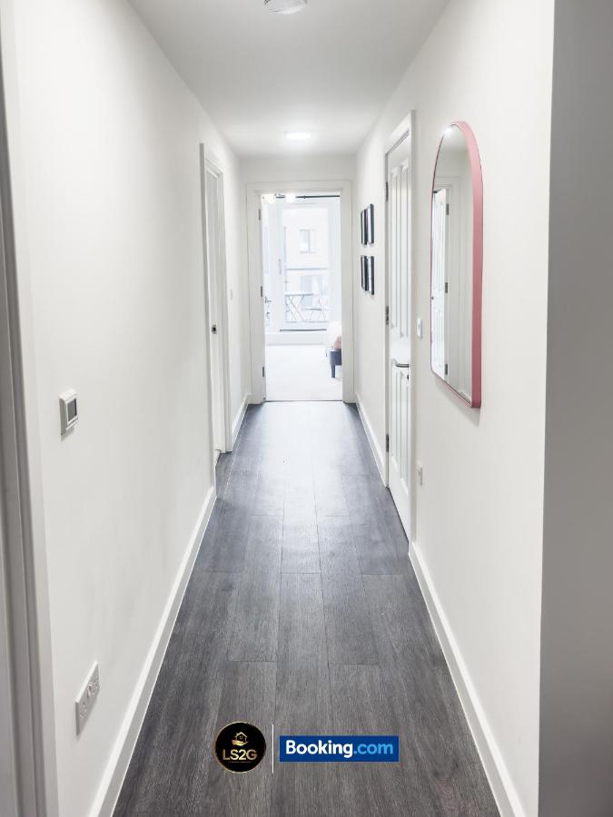 Modern 2-Bed Apartment in Greenwich By LS2G Stays - B&B London