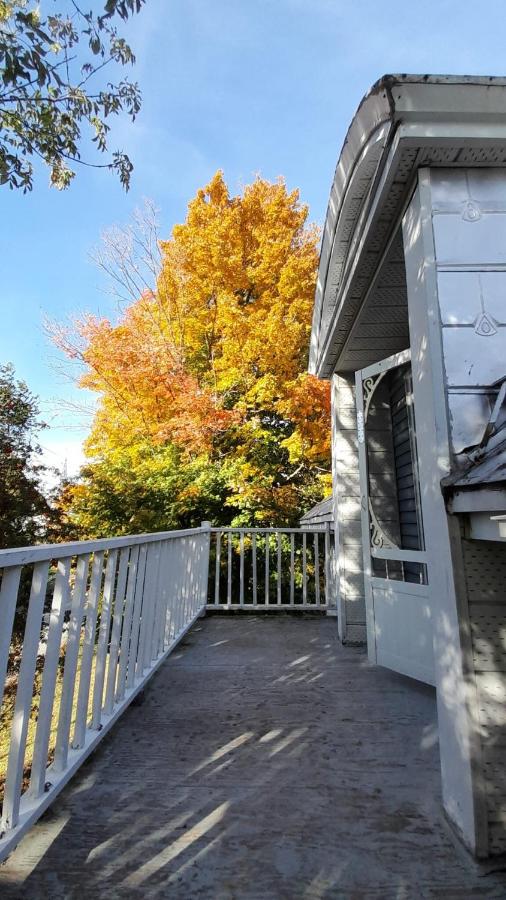 The Blue House - B&B Louiseville