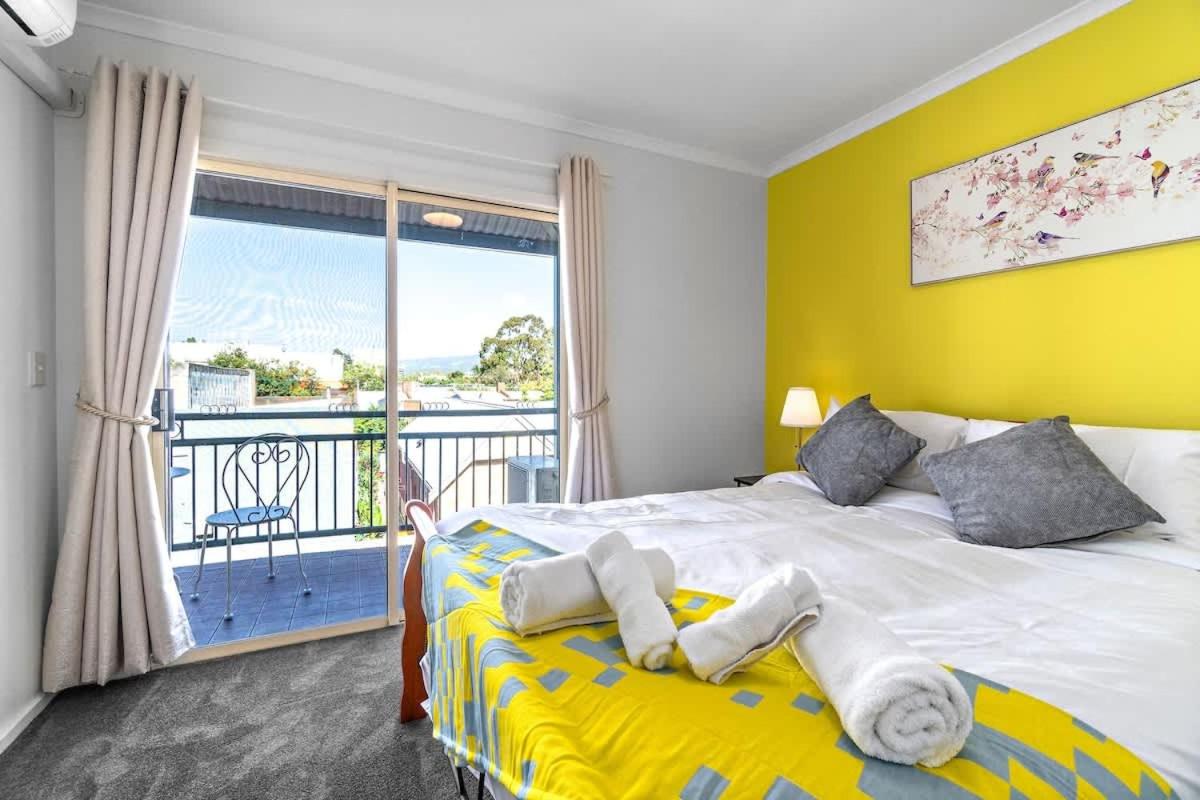 Urban Luxe Retreat Spacious 3BR Haven in Adelaide CBD - Ferienwohnung Adelaide