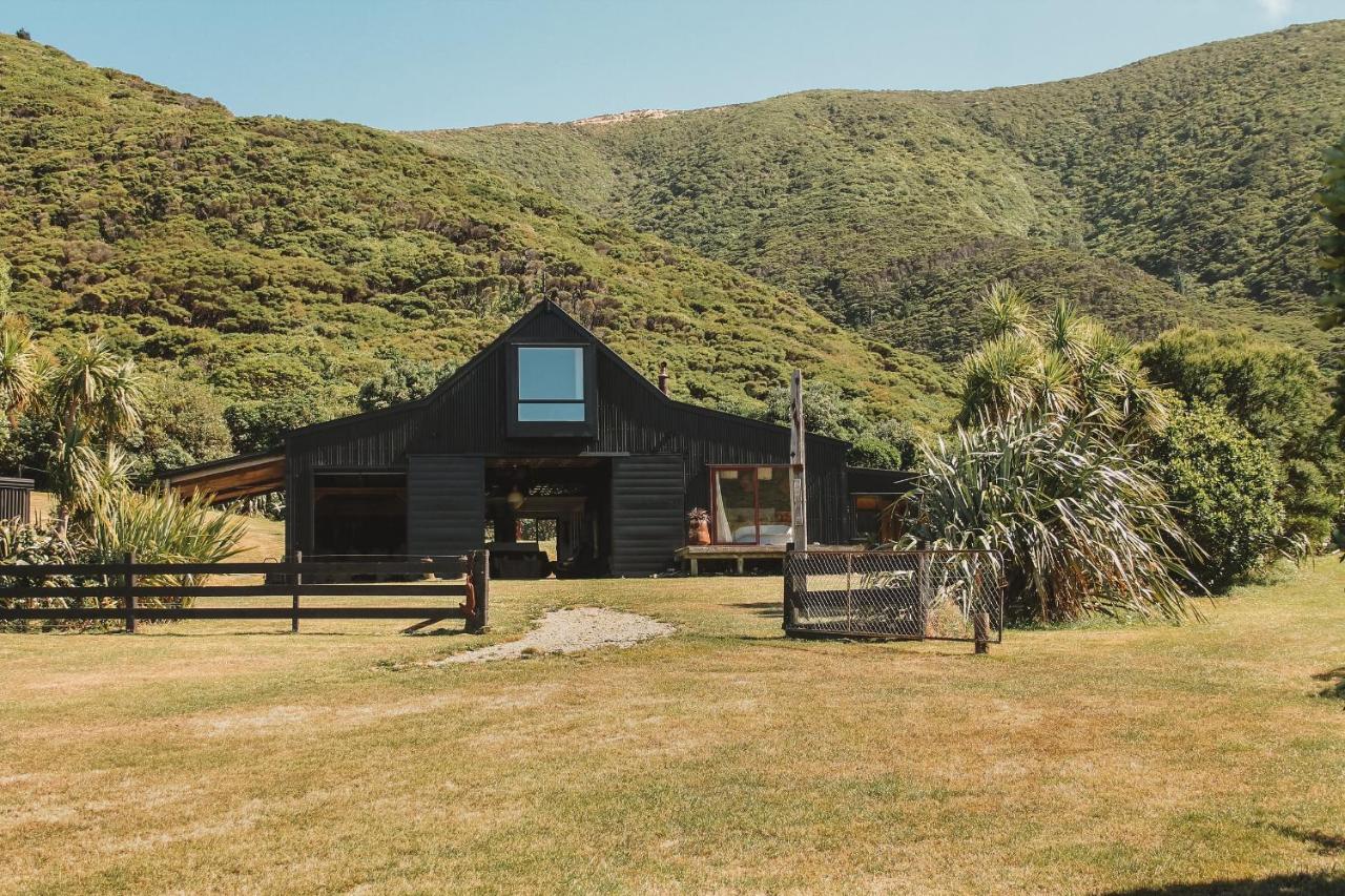Remote Island Boutique Barn Accomodation - B&B