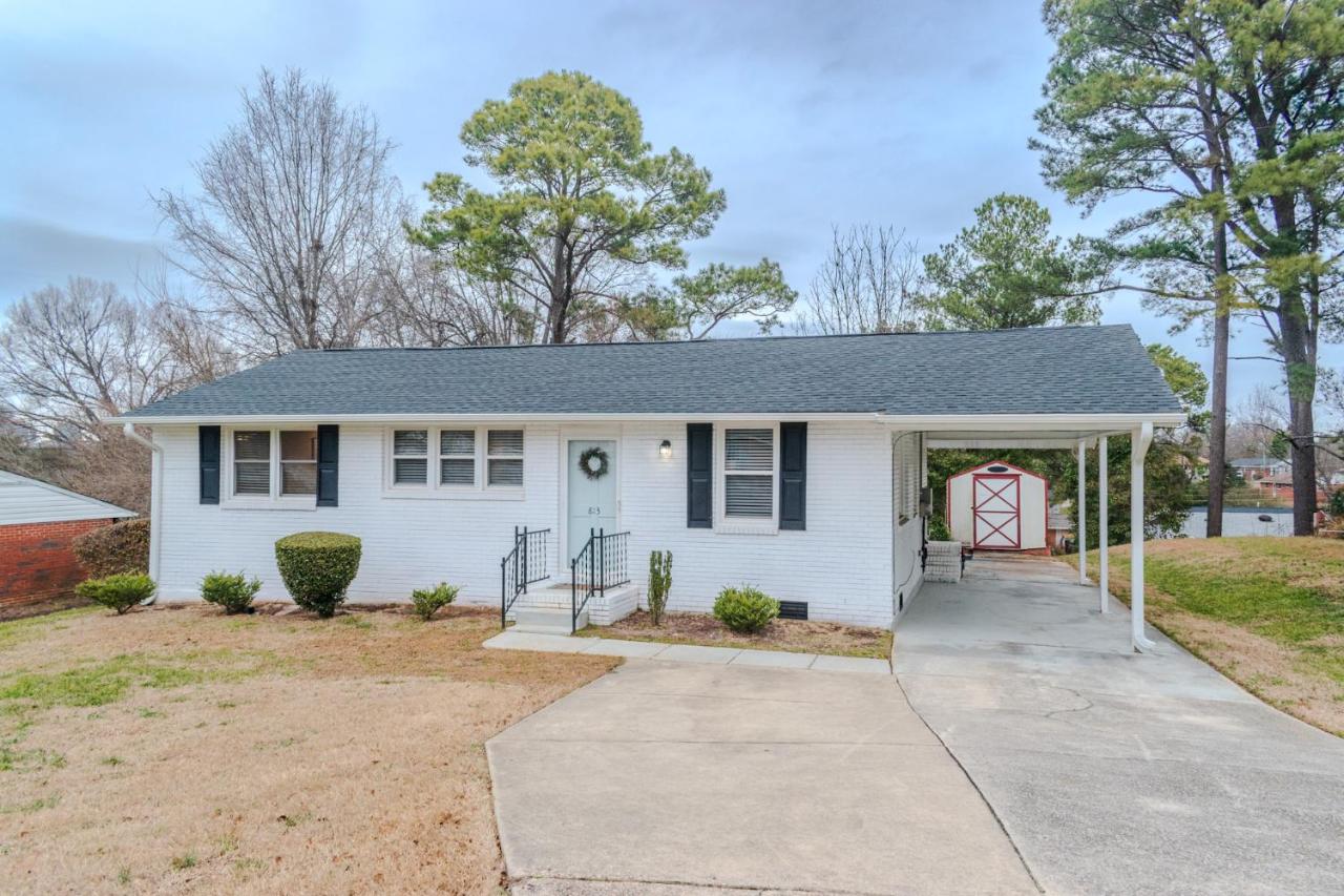 Beautiful Raleigh Home - 3BR Quiet and Family Friendly - Bed and Breakfast