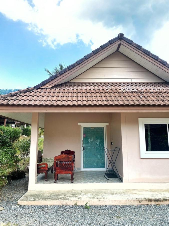 Well Living Guesthouse Khaolak - B&B