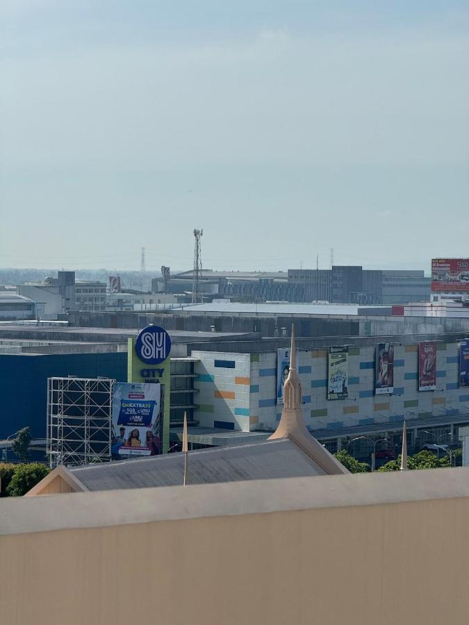 SM Naga City 2BR River view Balcony with Fiber Internet - Chambres d'hôtes Naga