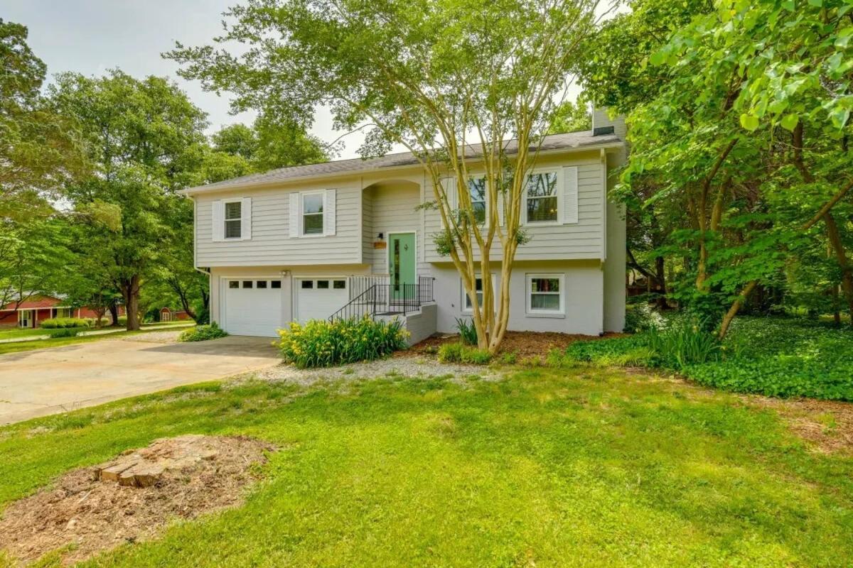 Pet-Friendly Mooresville Escape with Fenced Yard and Lake Access - B&B Mooresville