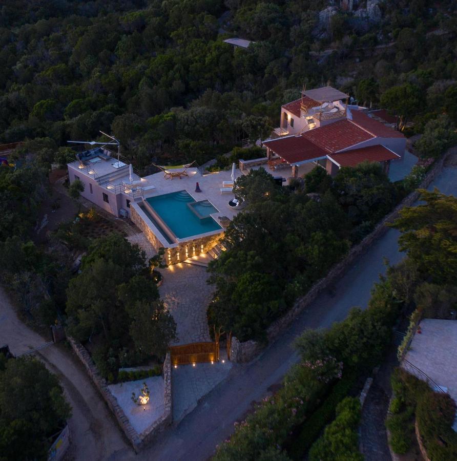 VILLA AMIRA Porto Cervo con vista Mozzafiato sul Mare,Piscina Privata,WELLNESS & SPA - Chambres d’hôtes