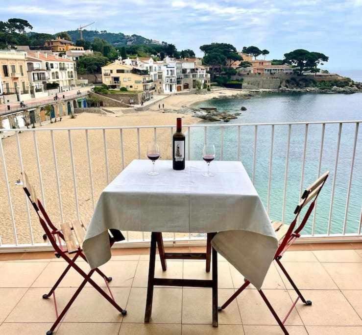 Beachfront Calella Duplex - B&B