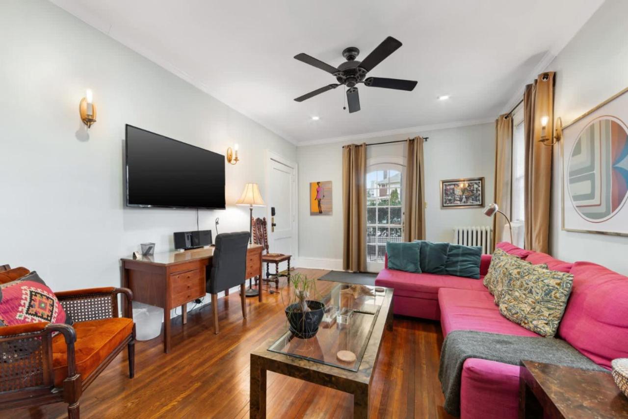 Elegant and Colorful 1BR with Covered Porch - B&B Charlotte