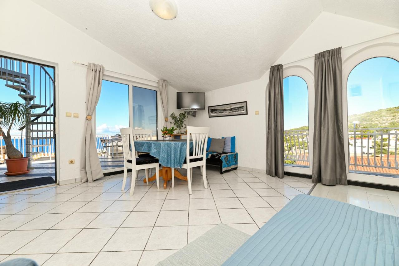 Studio with Terrace and Sea View