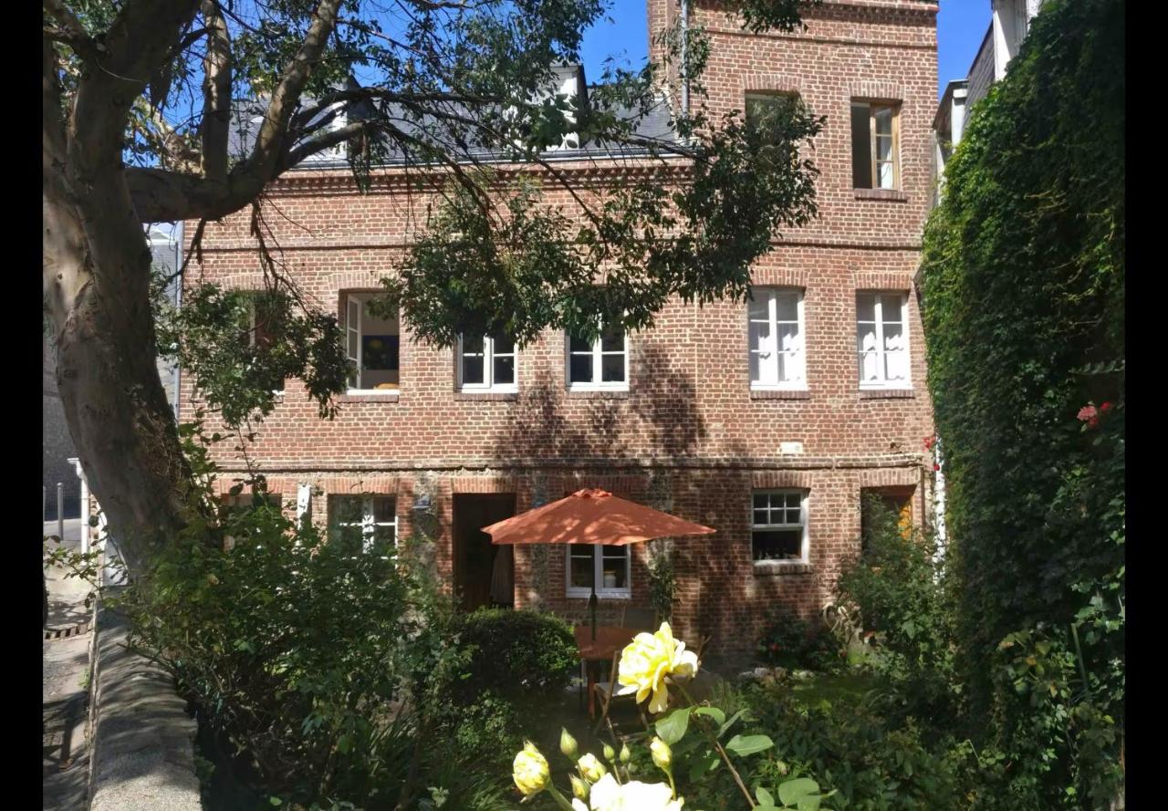 Le clos vatinel et son parking - B&B
