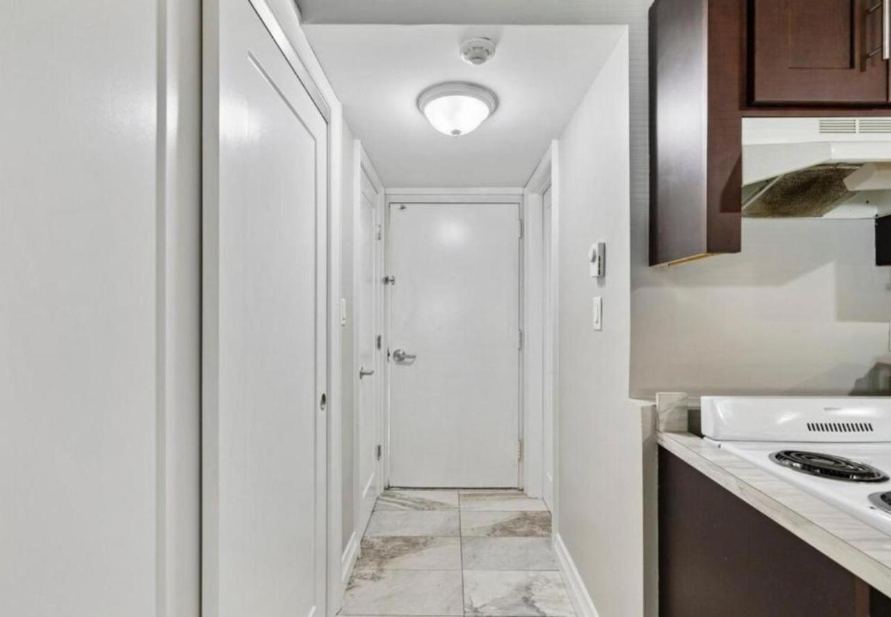 Upscale Studio in NY with Kitchen & Serene Setting - B&B