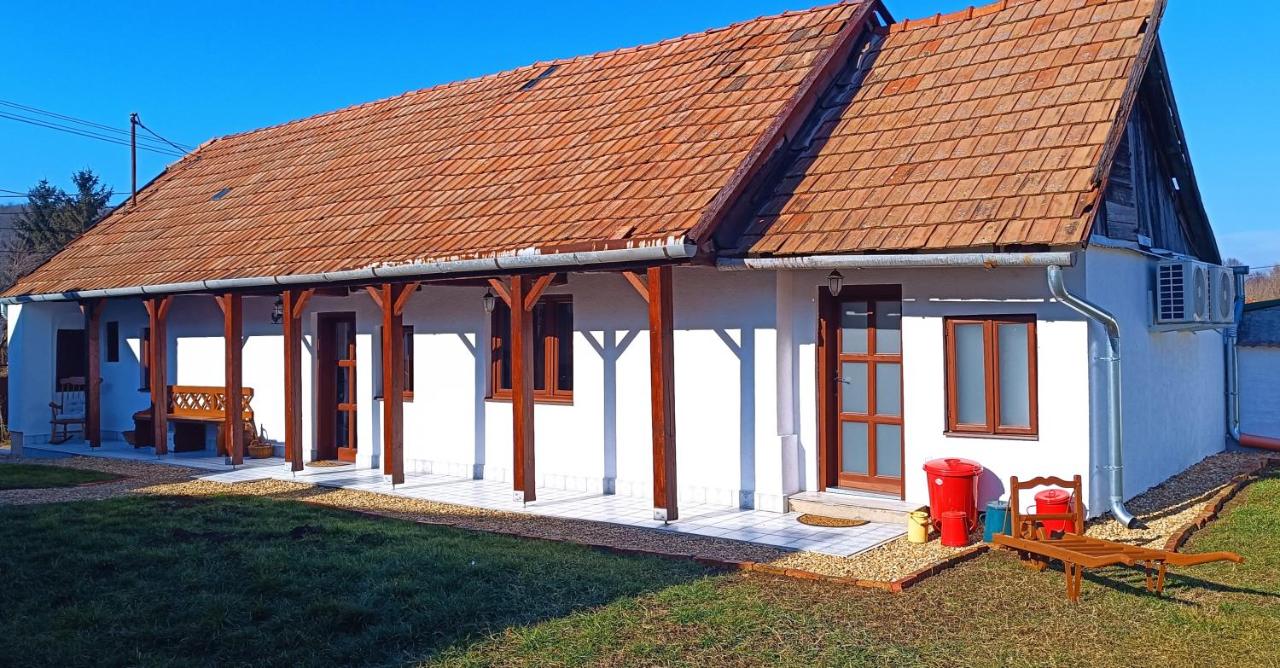 Vándor Kakas Vendégház dézsafürdővel - B&B