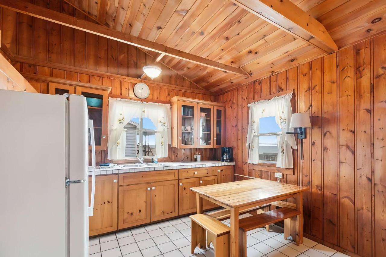 Sunnyside 2BR 1BA Relaxing Lakefront Retreat - B&B