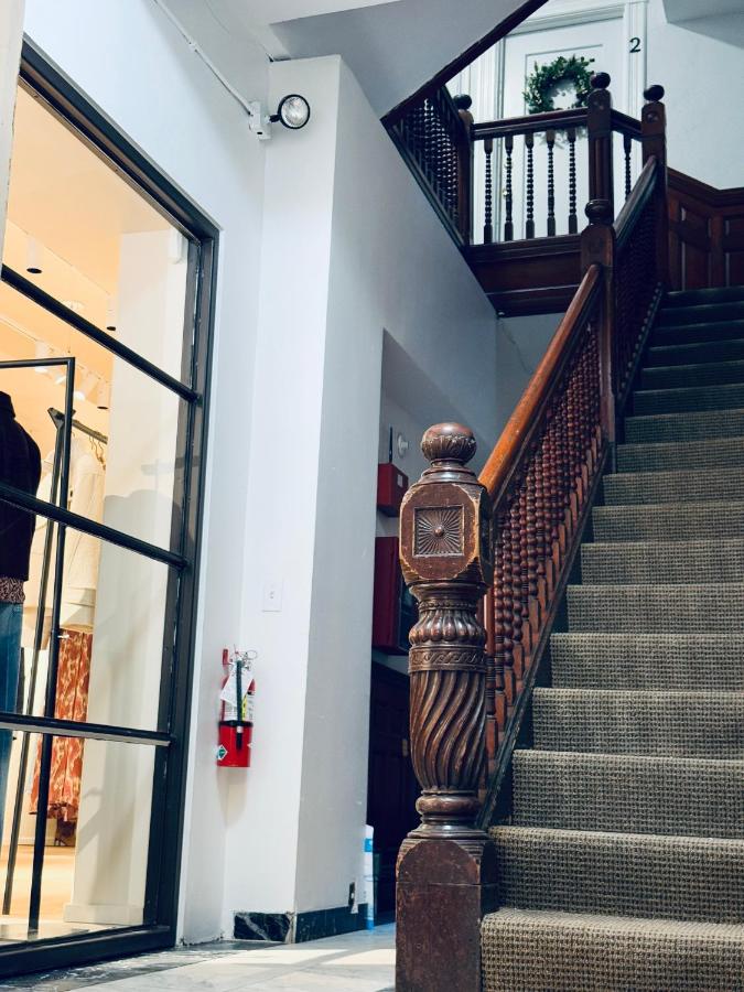 Chic Living on Newbury Street - B&B Boston