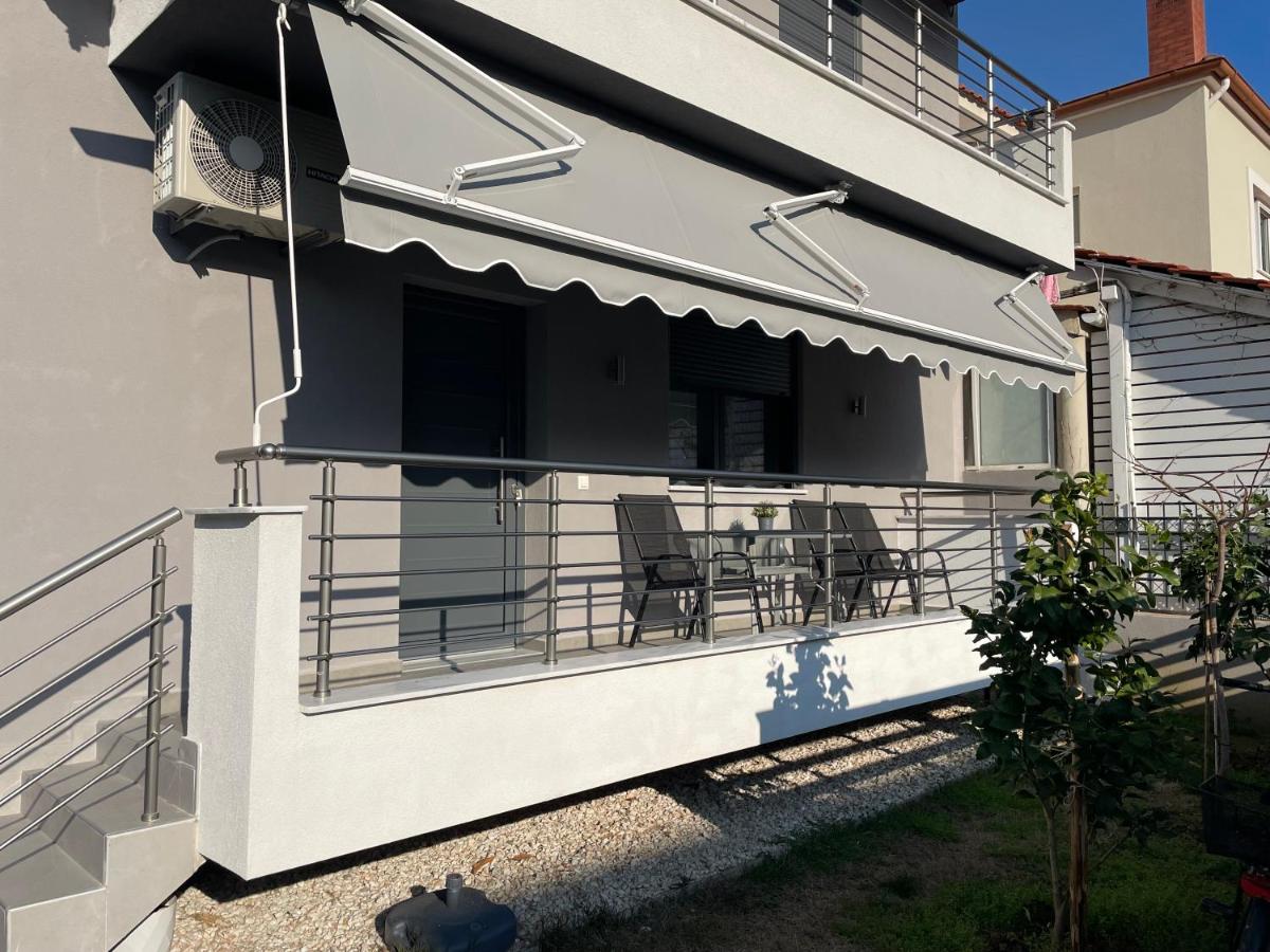 Dreibettzimmer mit Gartenblick