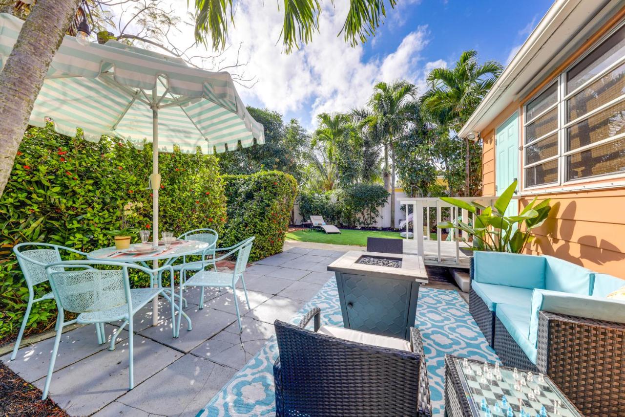 Yard and Hot Tub Historic Lake Worth Cottage! - Bed and Breakfast