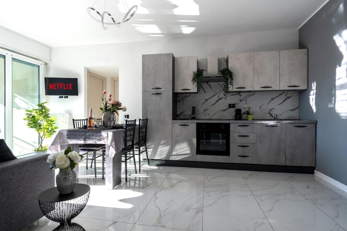 New Apartment with 4 bedrooms - B&B Milano