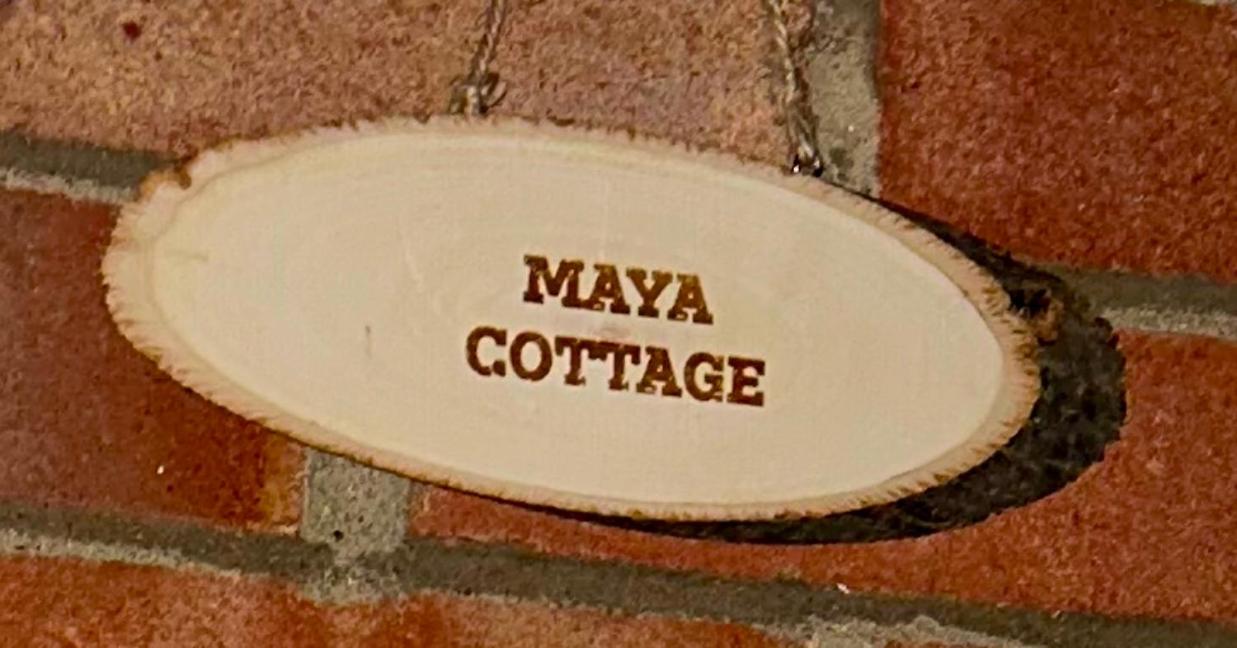 Maya Cottage - Central Location with Private Parking - B&B