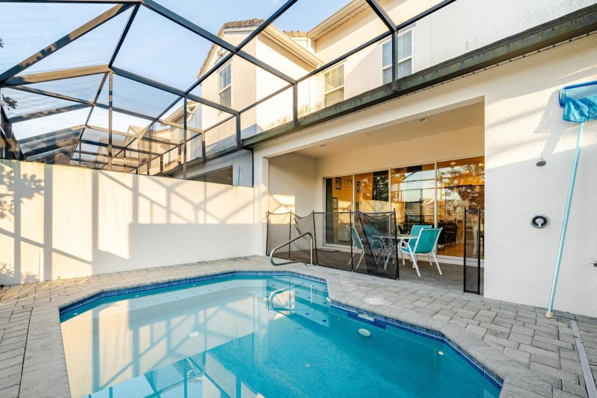 Universal 3BR Townhome with Pool - B&B