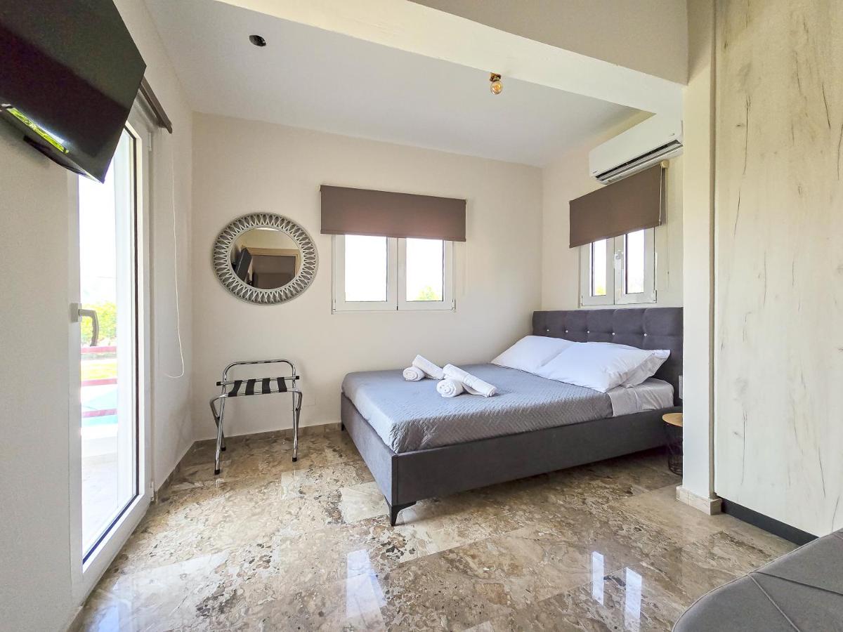 Apartamento de 2 dormitorios con vistas a la piscina