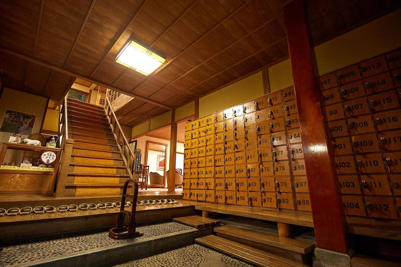 Chambre de Style Japonais avec Salle de Bains Commune