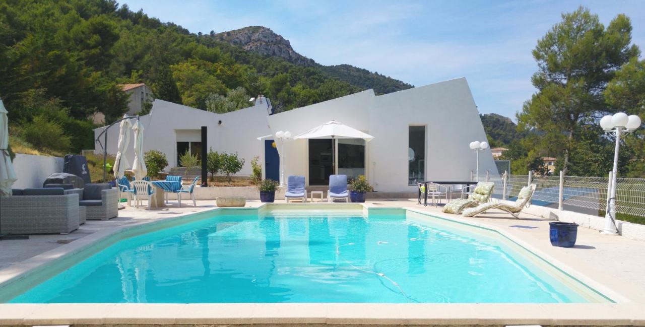 UN BALCON sur LA SAINTE VICTOIRE - B&B