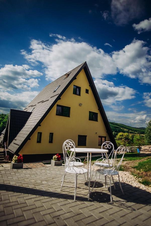 Aframe LINIȘTEA PĂDURII NĂMĂEȘTI - B&B