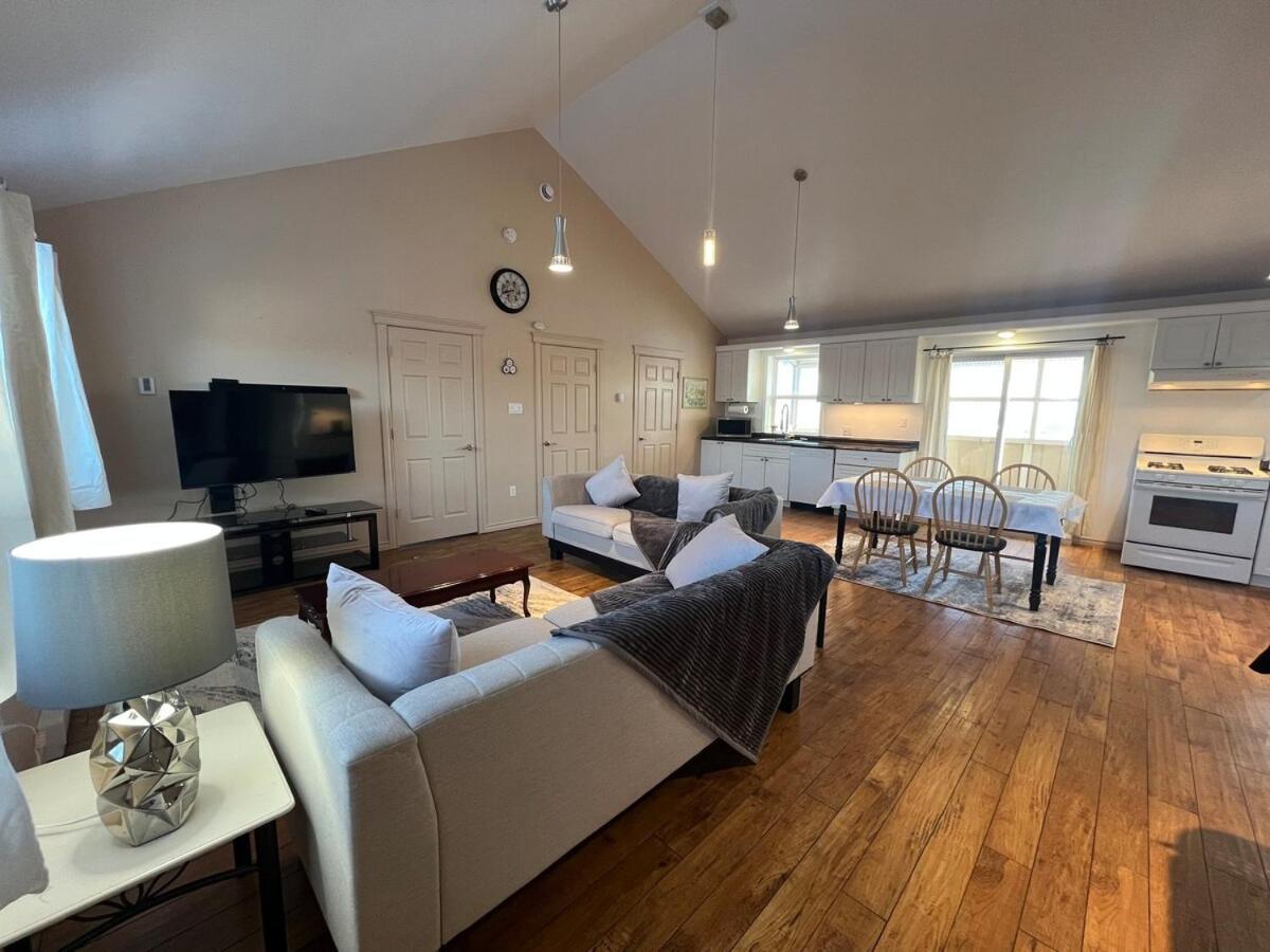 Pool Table, Foosball & Darts! - B&B Fredericton