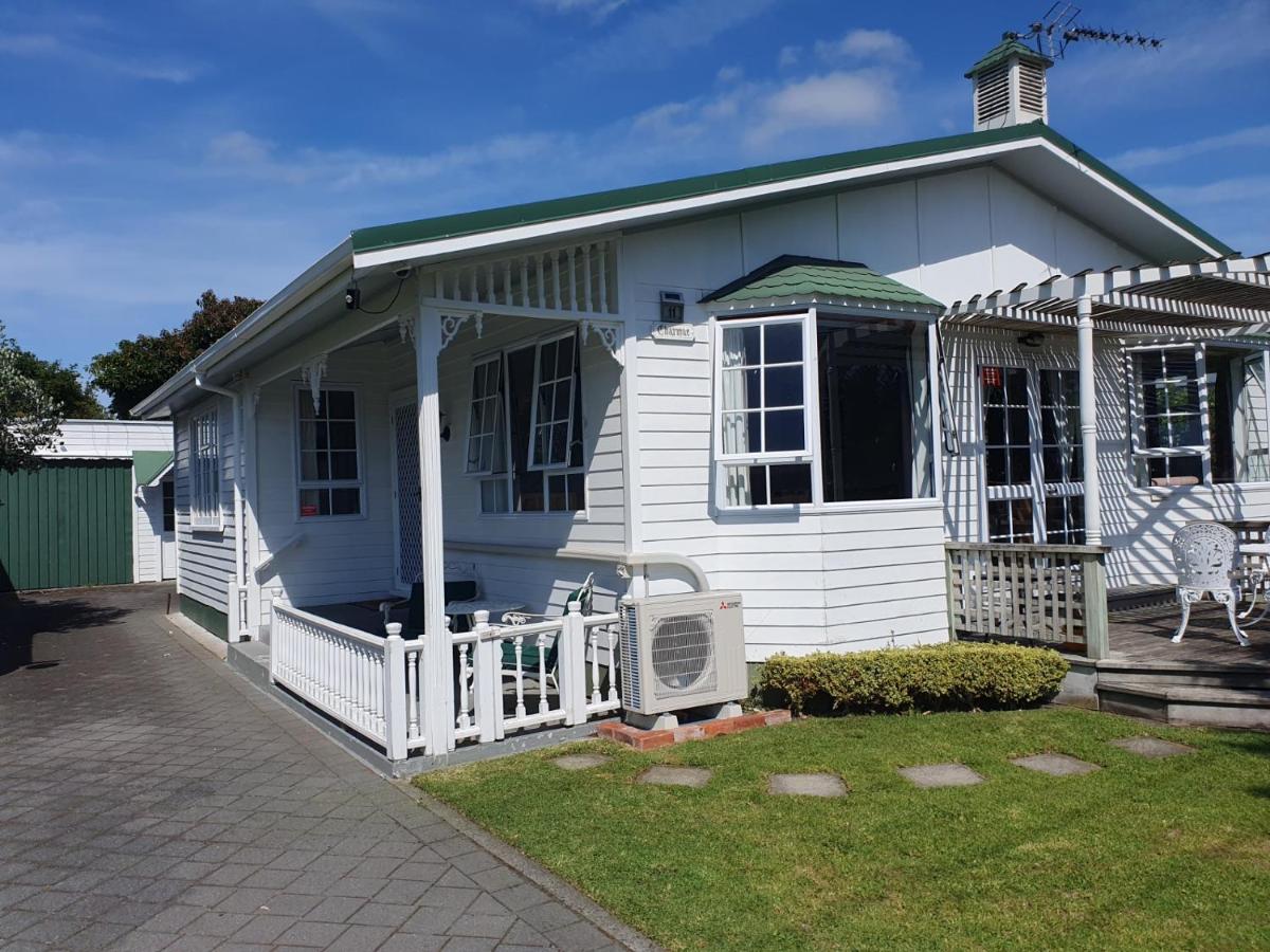 Charmae Guest House - Bed and Breakfast