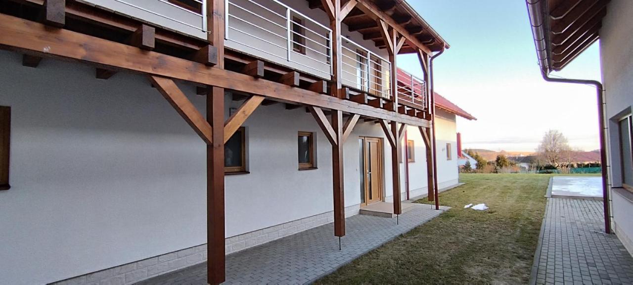 Apartment mit 2 Schlafzimmern und Terrasse