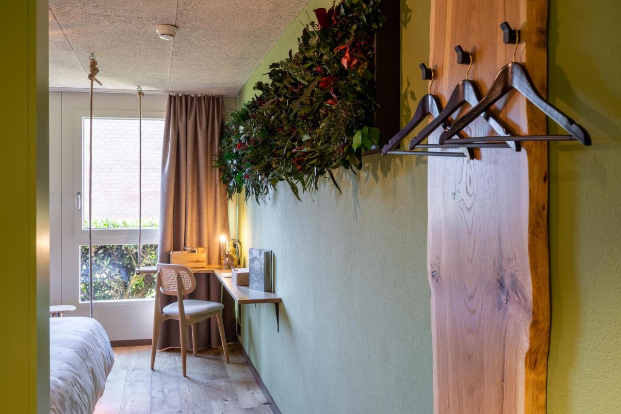 Jungle Serenity Lab Room