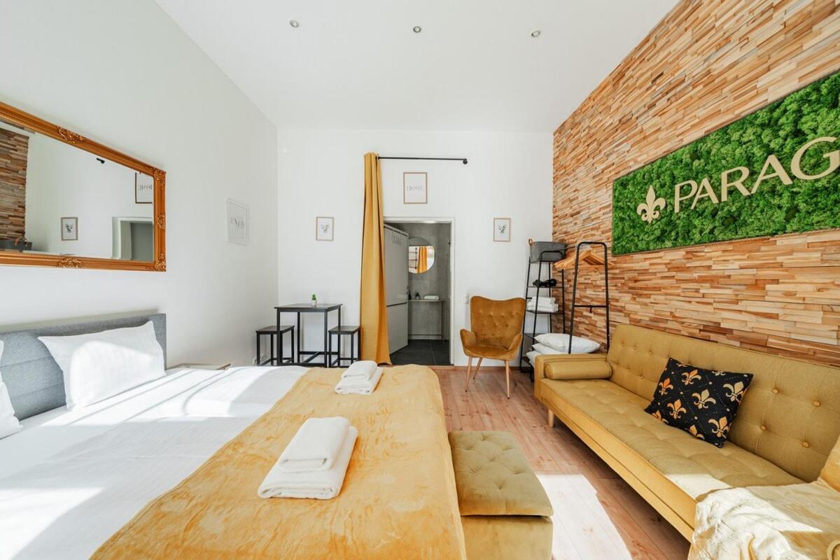 Classy Premium Apartment with Free Parking - Bed and Breakfast Wenen