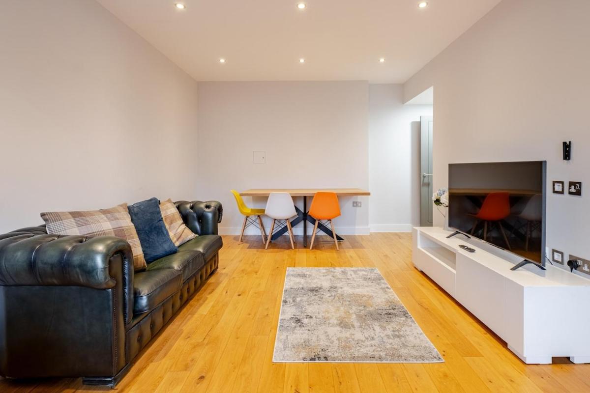 Lovely Central Brentwood Flat - B&B
