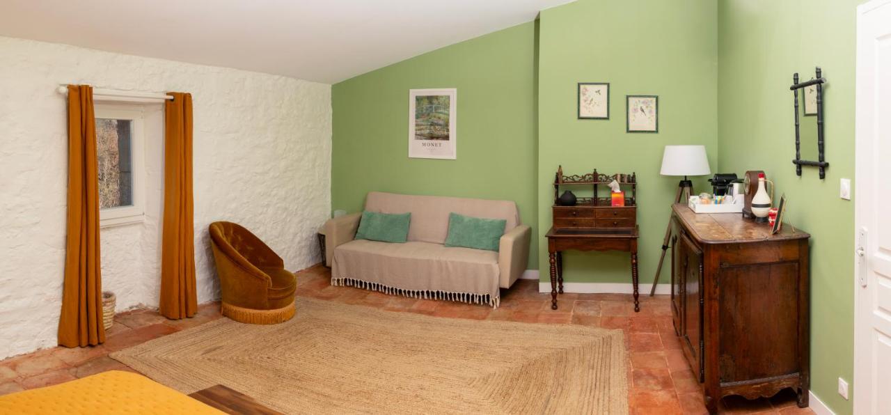Zimmer mit Kingsize-Bett