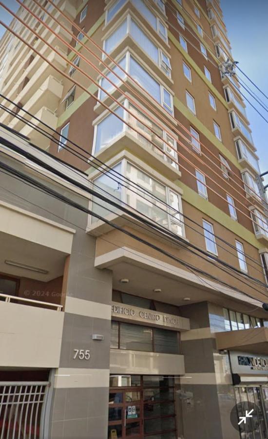 Departamento completo, centrico y estacionamiento - Bed and Breakfast