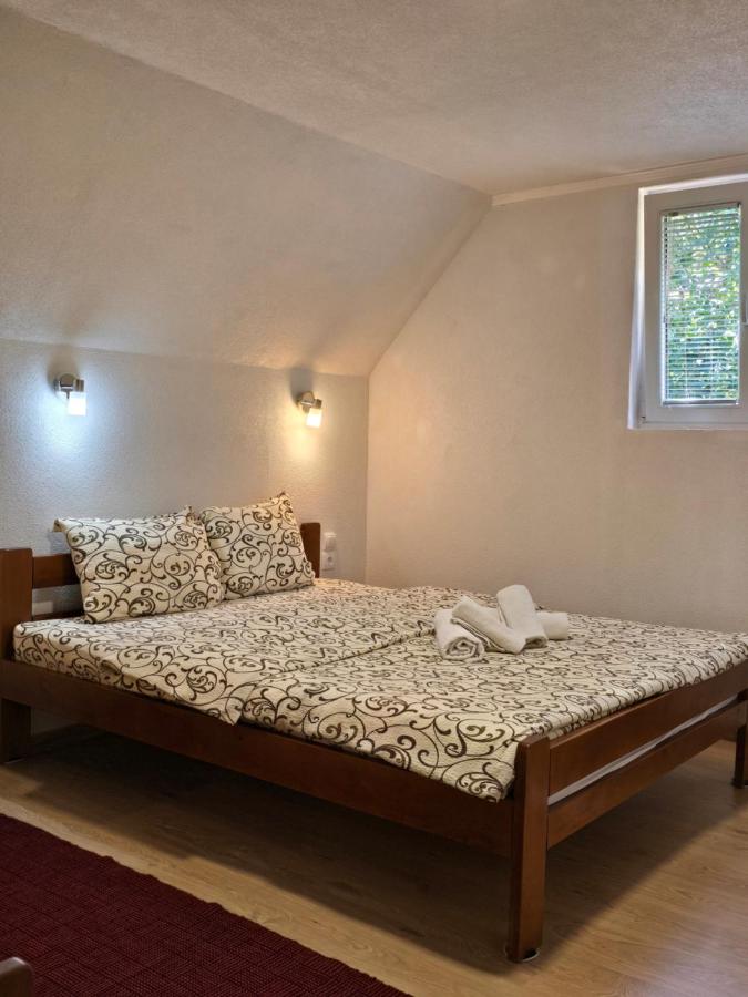Standaard Tweepersoonskamer met Gedeelde Badkamer