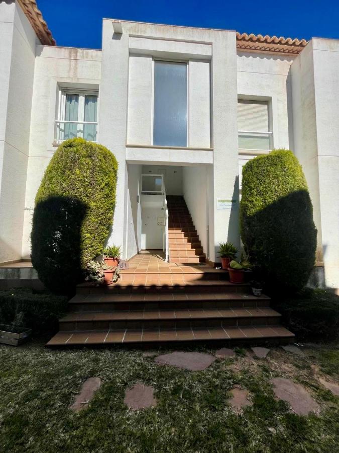 Modern 2 bedroom apartment 5mins from golf course - B&B