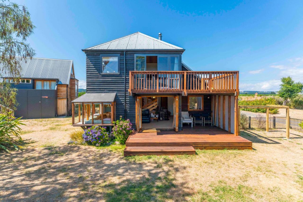Lakefront Cottage - Lake Taupo Holiday Home - B&B