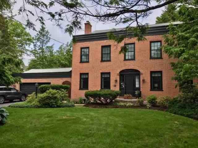The Historic Jesse Buel Farmhouse w Heated Pool - B&B Albany