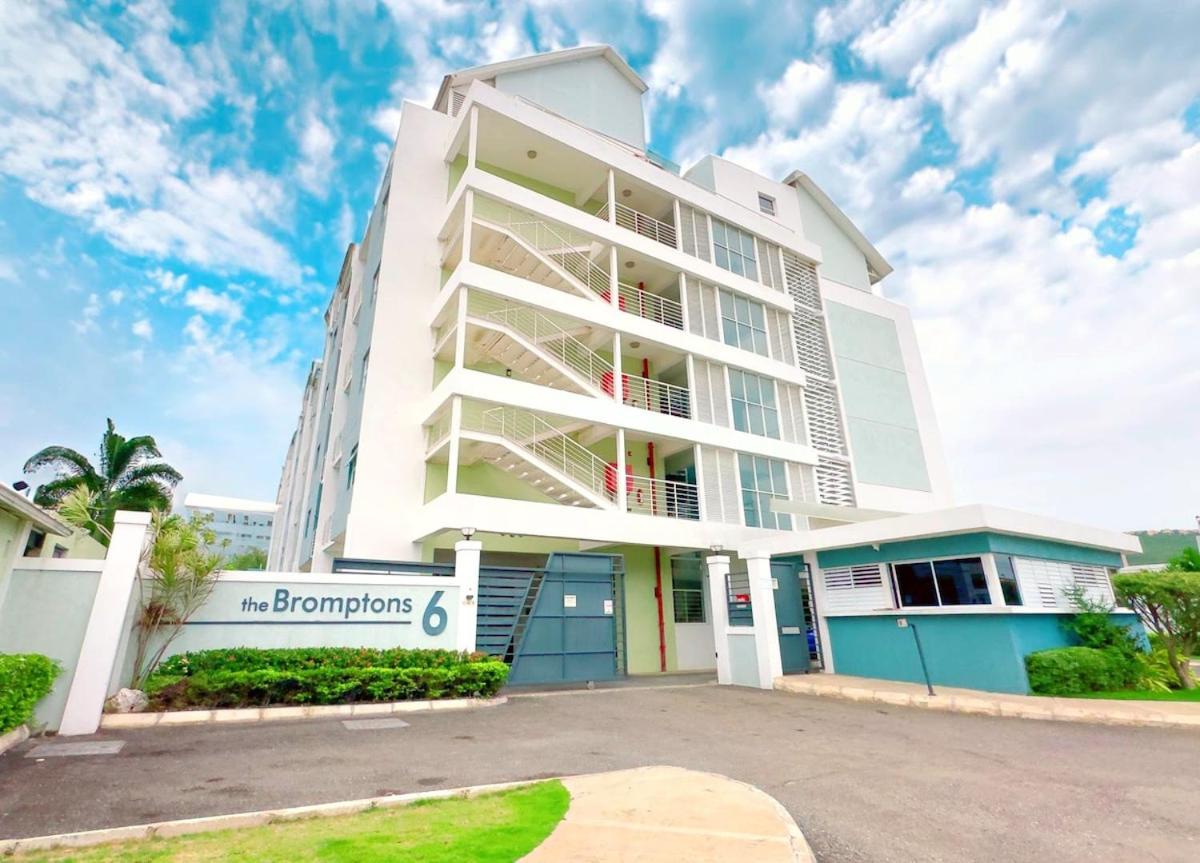 The Soul of Kingston Chic 2BR Condo with Pool and GYM - B&B Kingston
